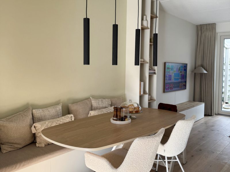 Complete interieurupdate in Heerenveen: indeling, meubelselectie en lichtplan voor een moderne gezinswoning.